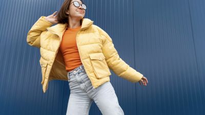 Panduan Memilih Jaket Tahan Angin yang Stylish untuk Liburan di Pegunungan