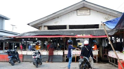 Pelelangan Ikan Karangantu Ramai Pembeli Jelang Malam Tahun Baru