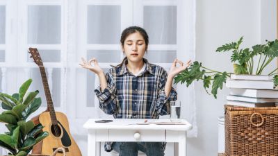 Mengatasi Cemas Saat Menghadapi Keputusan Besar dengan Tenang