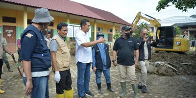 Cek Lokasi Banjir, Sekda Aceh Pastikan ASN Relawan Kerja Tepat Sasaran