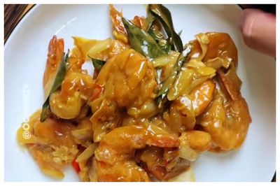 Resep Udang Saus Telur Asin, Cocok Buat Bekal Perjalanan Libur Tahun Baru