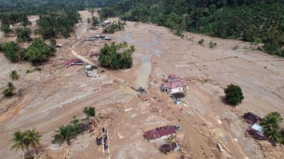 Penyebab Banjir Bandang Kalsel Desember 2025: Sorotan Walhi Terhadap Izin Tambang