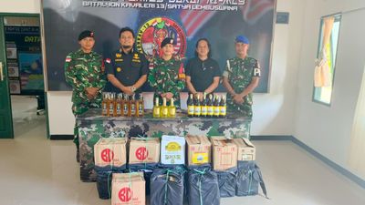 Satgas Pamtas Gagalkan Penyelundupan Miras di Perbatasan RI–Malaysia