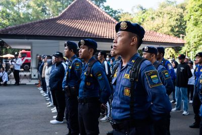 Damkarmatan Bandung Siap Bersihkan Jalan dan Trotoar Usai Malam Tahun Baru 2026