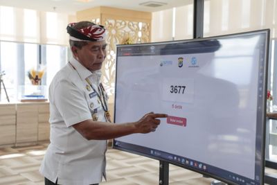 Gubernur Berikan Apresiasi Warga Taat Pajak, Hadiahkan Sepeda Motor