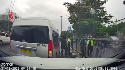 Adu Argumen Pengendara di Bandung Jadi Perbincangan, Insiden Travel Berujung Cekcok