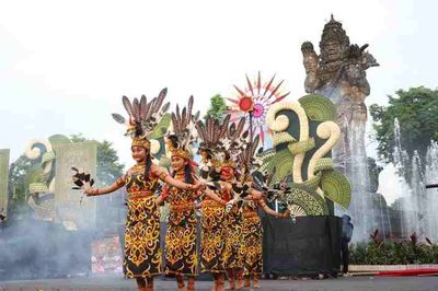 Melepas Matahari 2025, Denpasar Tampilkan Kolaborasi Budaya Nusantara Yang Elegan
