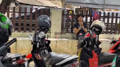 Pemuda Non-Muslim Diingatkan Seorang Ibu untuk Salat Jumat, yang Terjadi Kemudian Penuh Toleransi