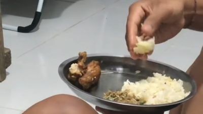 Terungkap Saat Makan, Kebiasaan Aneh Suami Ini Bikin Istri Terdiam Setelah Tahu Kisah Sedih Masa Lalu