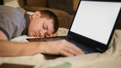Mode Sleep vs Shutdown: Memilih Strategi Terbaik untuk Baterai Laptop