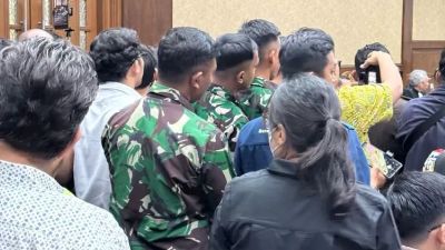 Kontroversi Kehadiran TNI dalam Sidang Nadiem Makarim