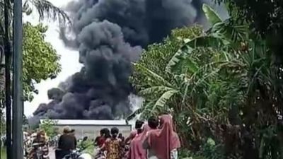 Warga Desa Bulaklo Kaget, Kebakaran Gudang Solar Meluas di Bojonegoro