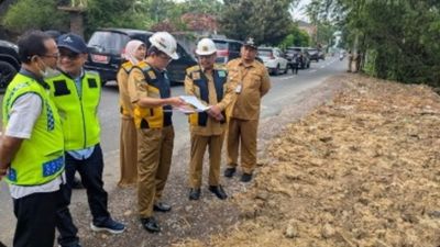 Bupati Rembang Melakan Kunjungan Mengecek Perbaikan Jalan Penghubung Kecamatan Sulang ke Kecamatan Sumber