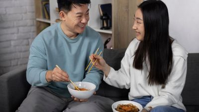 Kehangatan dalam Sebuah Sapaan: Signifikansi Sudah Makan? di Indonesia