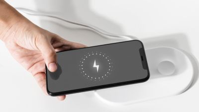 Mengapa Daya Baterai Smartphone Cepat Habis Saat Hujan?