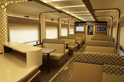 Wajah Baru KA Majapahit: Rute, Jadwal, dan Fasilitas Mewah Kereta Stainless Steel Terbaru