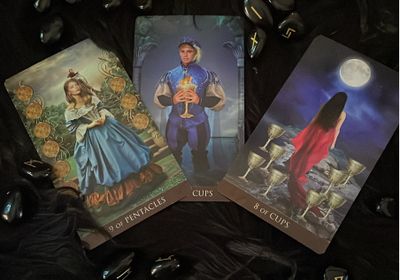 Di Balik Pembacaan Kartu Tarot: Ada Salah Kaprah yang Perlu Diluruskan