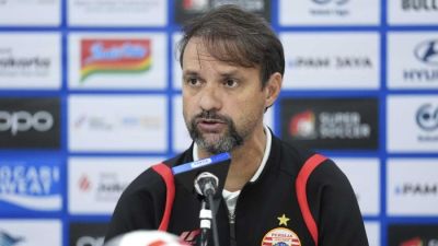 Wasit Menuai Kritikan Setelah Persija Jakarta Tersandung Kekalahan dari Persib Bandung
