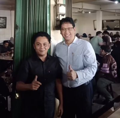Momen Menkeu Purbaya Ngopi Pagi Di Warung Kopi Kubra Berawe Di Sambut Hangat Oleh Warga