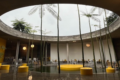 Cafe Brutalism Serba Kuning Ini Jadi Spot Nongkrong Urban Baru di Malang