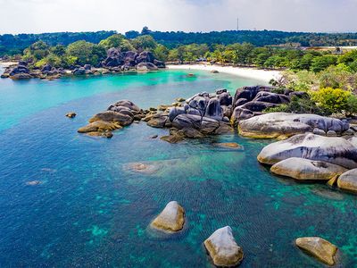 Keindahan Pantai Tanjung Tinggi, Destinasi Dunia Mimpi yang Ada di Negeri Laskar Pelangi