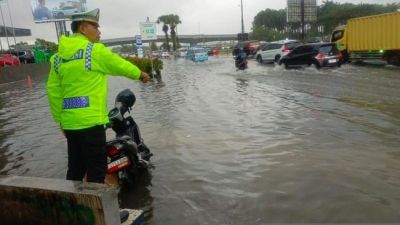 Genangan Air Ganggu Akses Menuju Bandara Soekarno-Hatta