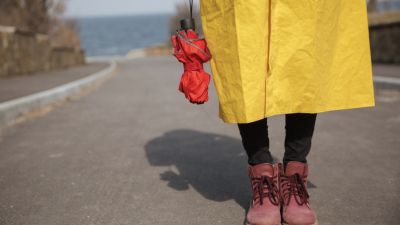Panduan Memilih Sepatu Ideal untuk Musim Hujan di Indonesia