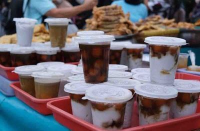 Aneka takjil khas di pasar Ramadan Riau ,favorit warga Saat Puasa