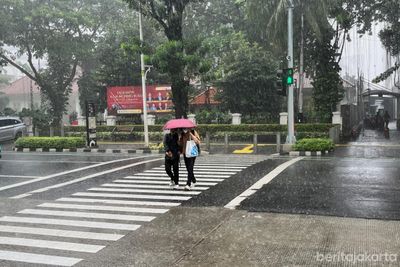 Cuaca Ekstrem Melanda, Pemprov DKI Jakarta Resmi Imbau Perusahaan Tetapkan WFH dan Jam Kerja Fleksibel Demi Keselamatan