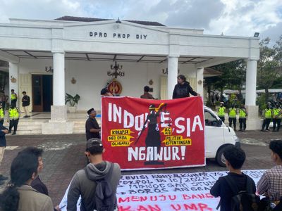 Mahasiswa Kepung DPRD DIY, Tolak Pilkada Dipilih Lewat Legislatif Sebut Tetap Ada Politik Uang : Justru Dana Lebih Besar Tapi Bukan ke Rakyat