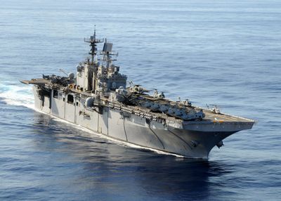 USS Iwo Jima (LHD-7): Raksasa Amfibi Penjaga Stabilitas Samudra milik AS