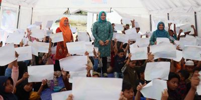 Belajar di Tenda, Semangat Siswa Aceh Tetap Tinggi Jelang Ujian Akhir