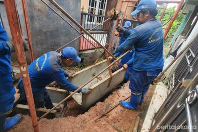 Cegah Genangan, Saluran Air Gang Asem Munjul Direvitalisasi dengan Beton U-Ditch