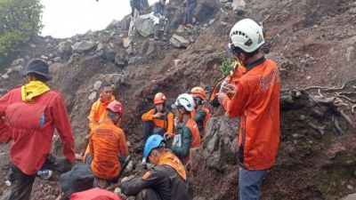 Proses Evakuasi Pendaki Gunung Slamet Terhambat Cuaca Ekstrem dan Medan Sulit