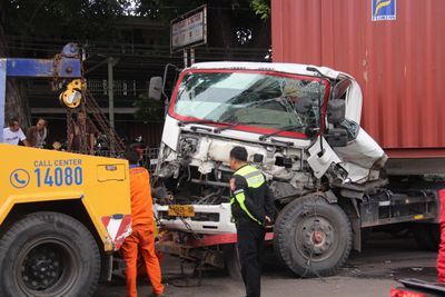 BREAKING NEWS ! Kecelakaan Truk Kontainer di Cikopo Purwakarta Sebabkan Kepadatan Dua Arah