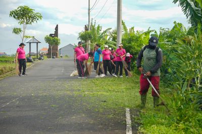 Peringati Hari Desa Nasional, Warga Gulingan Kompak Gelar Aksi Bersih Lingkungan