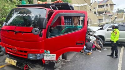 Aksi Heroik Istri Polisi Selamatkan Pengendara Motor dari Kecelakaan di Depok