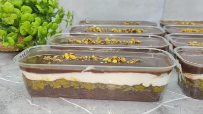 Resep Pistachio Brownies Cokelat Dubai, Lembut dan Manis
