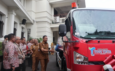 Bank Jatim Perkuat Layanan Air Bersih, Perumda Tugu Tirta Tambah Armada Truk Tangki