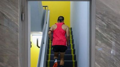 Bandung Tower Run 2026 Tantang 104 Pelari Taklukkan 16 Lantai Menara BRI