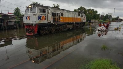 Banjir Pekalongan: 28 Perjalanan Kereta Dibatalkan Akibat Genangan Air