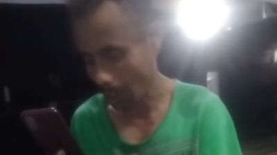 Bapak Perantau Ini Terpaksa Pinjam HP Konter Demi Telepon Keluarga, Empati Warga TikTok Mengalir