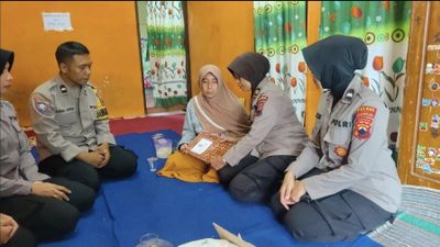 Polres Pekalongan Kota Kunjungi Keluarga Korban Tenggelam dan Beri Bantuan