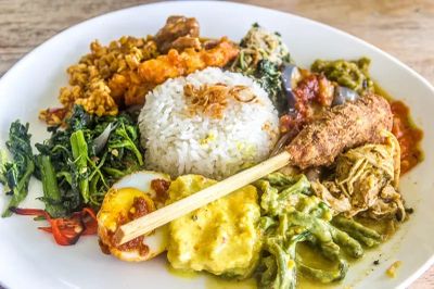 Kuliner sebagai Identitas: Lima Makanan Khas Bali yang Tetap Lestari