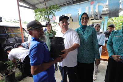 Luncurkan Program GENCAR, Gubernur Hidayat Arsani Bagikan Ratusan Ribu Tanaman Cabai kepada Masyarakat