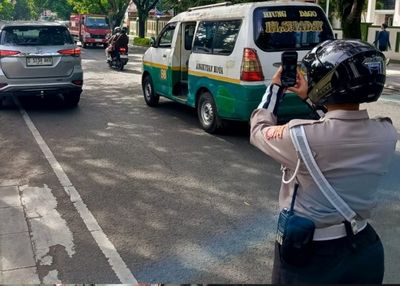 Tips Ampuh Biar Nggak Kena Tilang ETLE Handheld di Jalan Raya