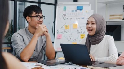 Mengapa Kita Jarang Membuka Diri untuk Minta Bantuan?