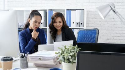 Mengapa Banyak yang Enggan Berpendapat di Publik?