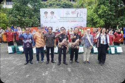 Bantuan Untuk Pengelolaan Sampah Diberikan Wali Kota Magelang Pada Masyarakat