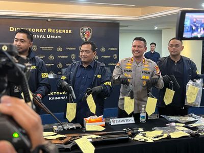 Polda Metro Bongkar Perdagangan Senpi Ilegal Diproduksi di Bandung, 5 Orang Ditangkap!